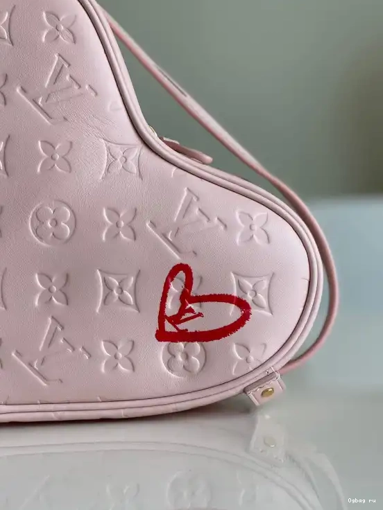 LIMITED LOUIS - VUITTON EDITION SAC CŒUR 0628